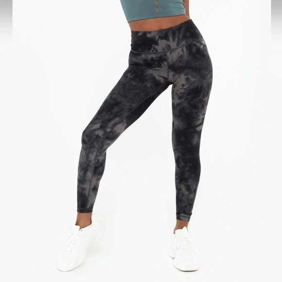 Lazuli Label Tie Dye Workout Leggings - Picture 2 of 4